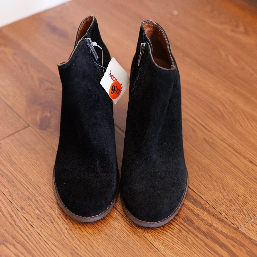 Lucky Brand Yakeena Black Suede Wedge Ankle Booties Womens 9.5 M Round Toe NWT